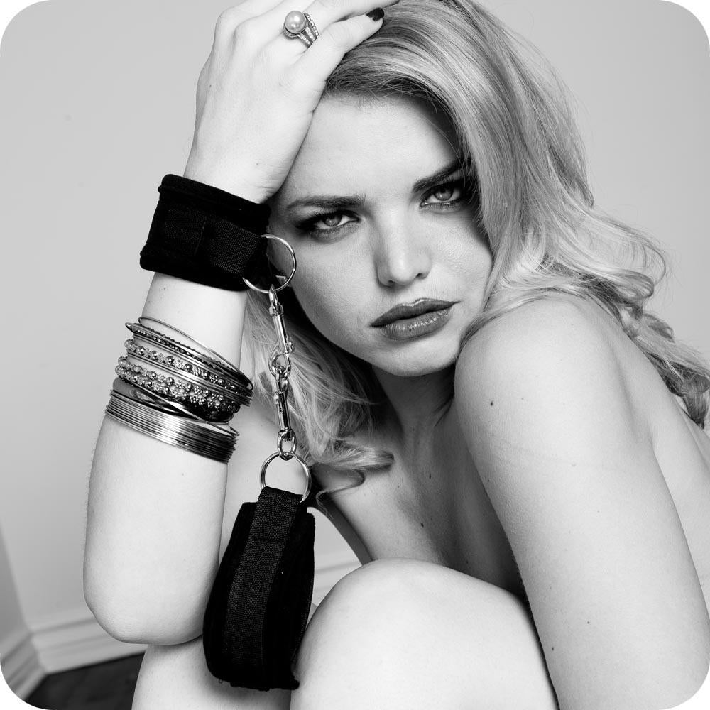 Sex & Mischief Beginner's Handcuffs - Sex Toys Vancouver Same Day Delivery